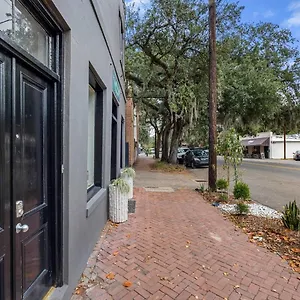 Carriage House - House On Taylor Square Apartment