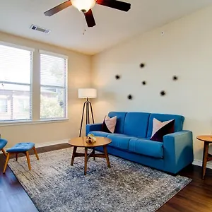  Apartment Loft Style 1.5 Bedroom Walk 2 Downtown! Sleeps 6! United States